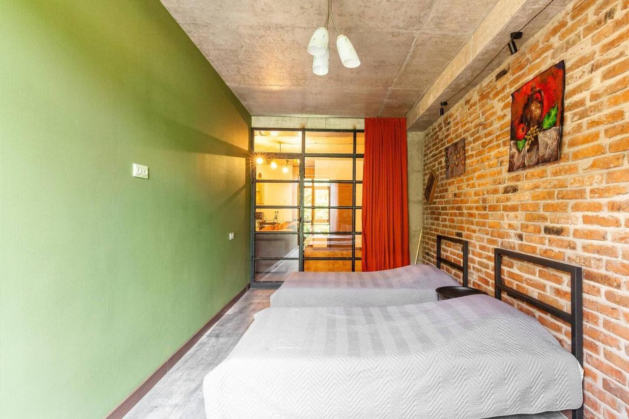 Veli Group Apartment Near White Bridge ° Kutaiszi Kültér fotó
