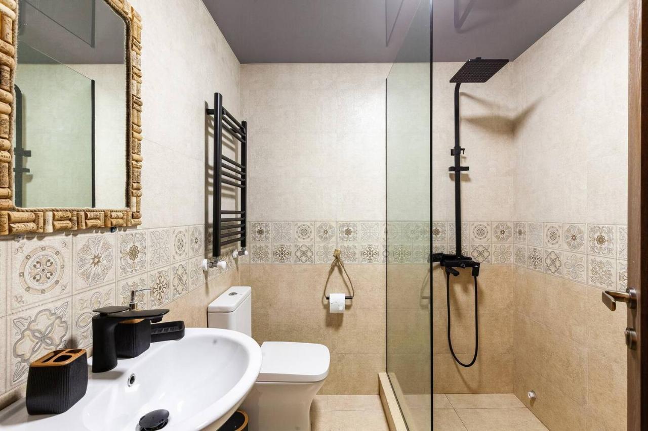 Veli Group Apartment Near White Bridge ° Kutaiszi Kültér fotó